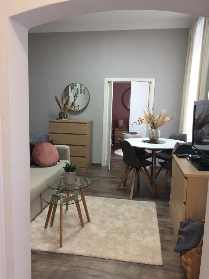 Magnolia Apartman Lägenhet Sopron Exteriör bild